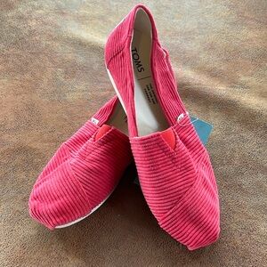 NWT Toms Red Corduroy Slip-On Shoes. Size 7